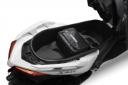 Yamaha X-MAX 125 Staufach-Teiler, mit Tasche B74-F85M0-00-00